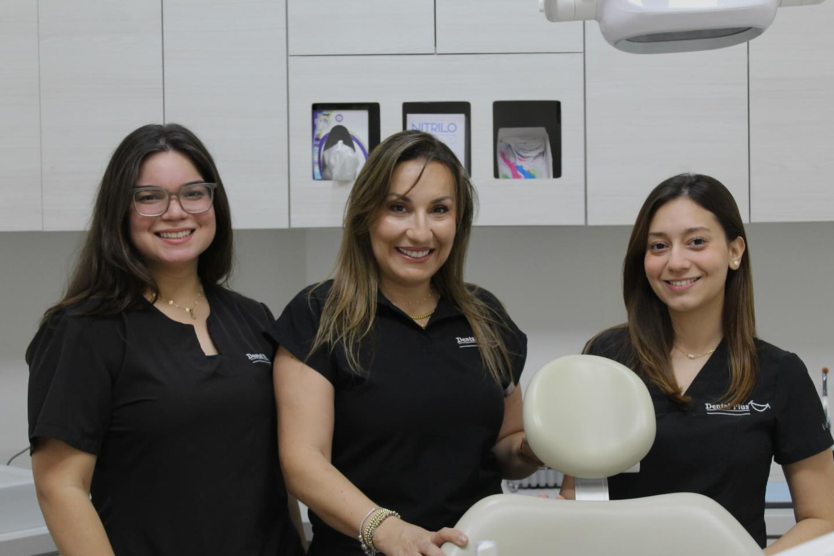 Equipo completo de Dental Plus Cancún