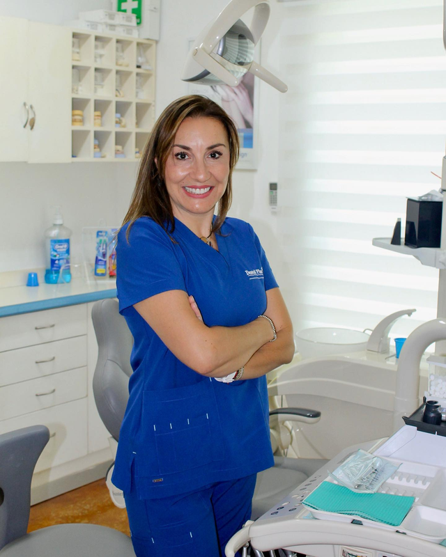 Doctora Cristina - Dentista especialista en Cancún