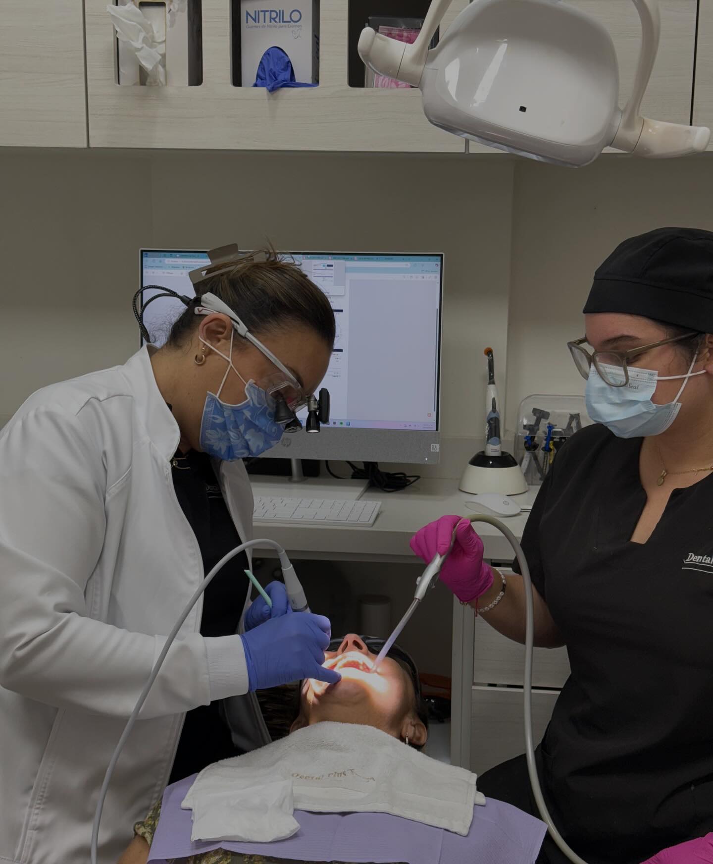 Latest generation equipment at dental clinic Cancun