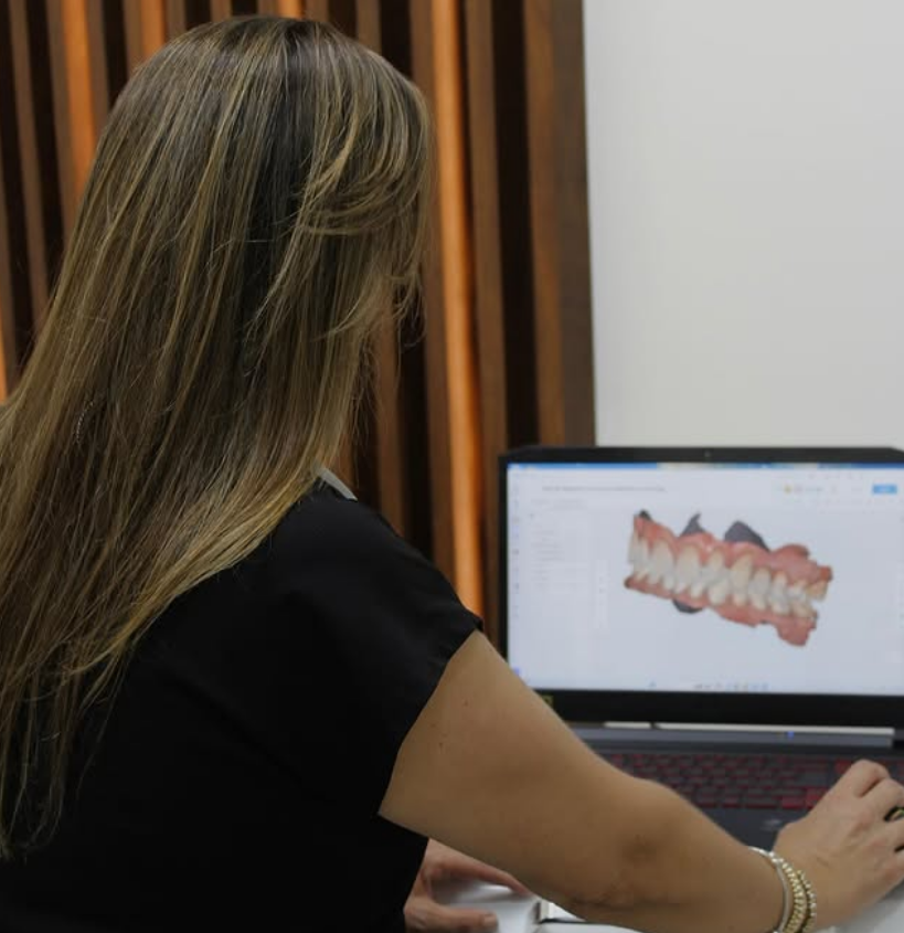 Digital imaging technology at dental clinic Cancun